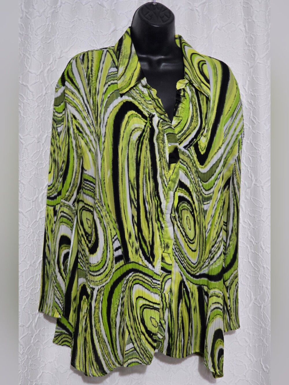 Women's Plus Green Swirl Button-Up Blouse Size 2x